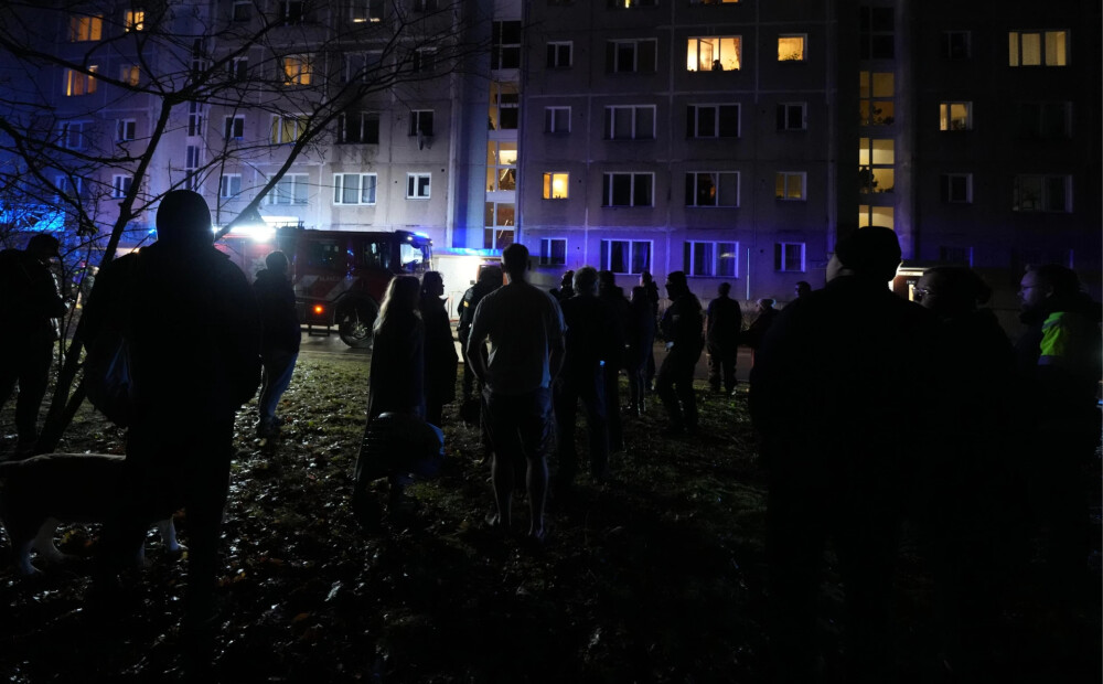 Daudzdzīvokļu mājai Rīgā naktī pēkšņi nobrucis sestā stāva balkons