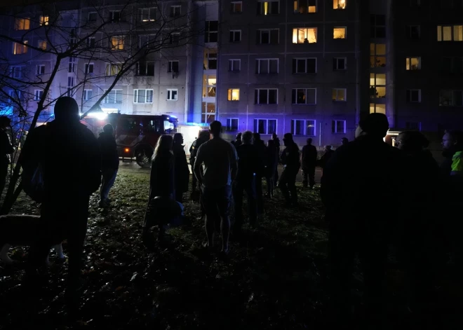 В Риге у многоэтажки обрушился балкон шестого этажа