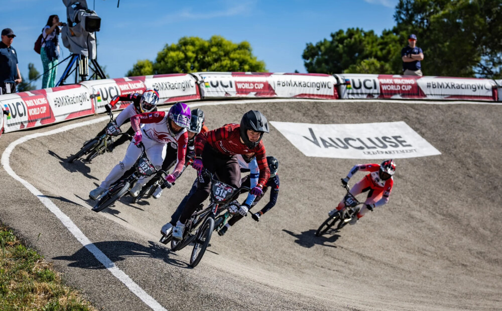 Langmanis Pasaules kausa posmā BMX riteņbraukšanā  piedzīvo sāpīgu kritienu finālā. VIDEO