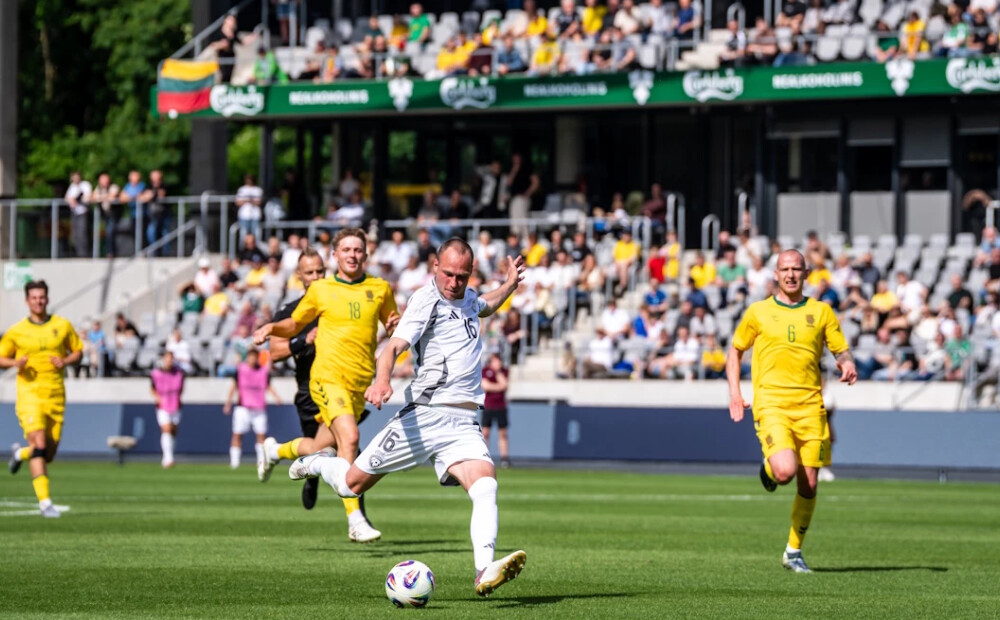 Latvijas futbolisti  Baltijas kausa pusfinālā saspringtā mačā zaudē Lietuvai