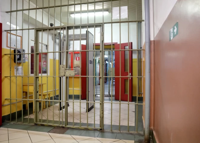 В латвийской тюрьме умер 17-летний подросток: близкие до сих пор ждут ответов