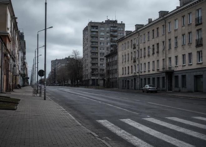 Одни умирают, другие уезжают: Латвия получила неприятные цифры