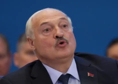 Lukašenko apgalvo, ka nesūtīs armiju uz Ukrainu: "Vai mēs gribam kļūt par lielgabalgaļu?"