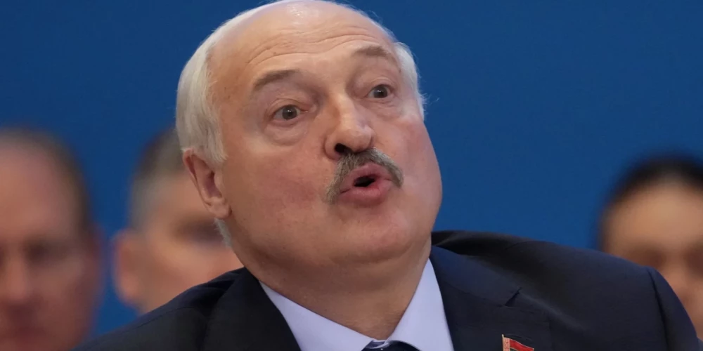 По уверениям Лукашенко, Беларусь "готова к цивилизованному диалогу" с Украиной.