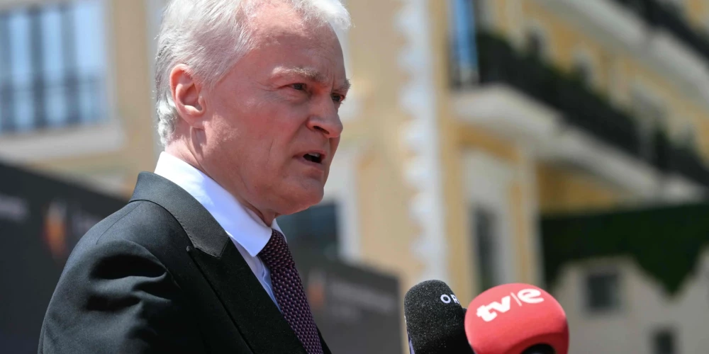 Prezidents Gitans Nausēda, kurš iepriekš koalīciju ar “Nemunas rītausmu” bija nodēvējis par kļūdu, atzinīgi novērtēja lēmumu pārveidot koalīciju.
