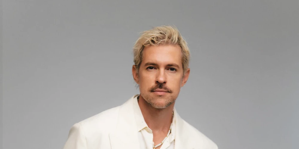 Markus Riva ieskandina vasaru ar mini albumu “Vasara”..