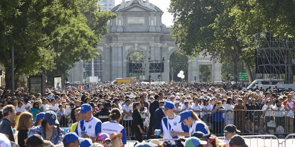 Pāvesta dievkalpojumu Madridē apmeklējuši 1,2 miljoni cilvēku.