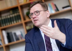 "Lai premjers pārbauda sava kabineta atvilktnes!" Pūce sniedz padomu Kulbergam