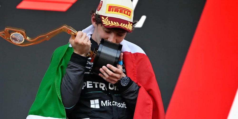 "Mercedes" pilots Kimi Antonelli. 