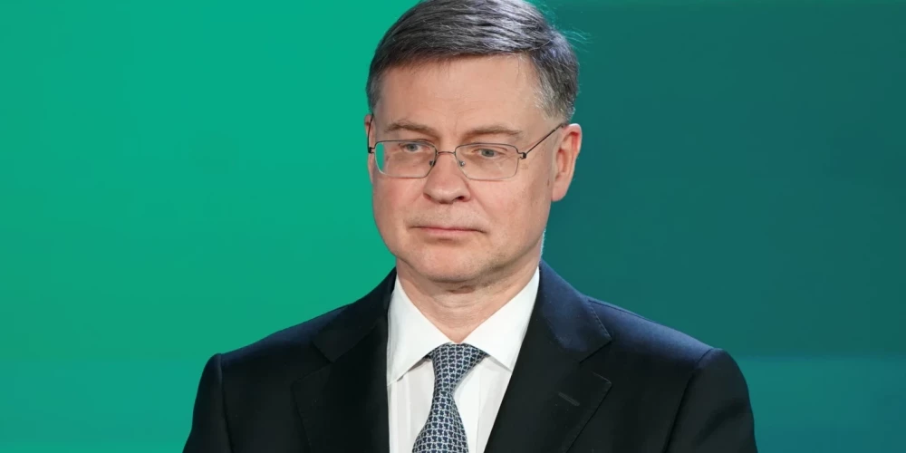 Валдис Домбровскис призвал срочно пересмотреть расходы Rail Baltica.