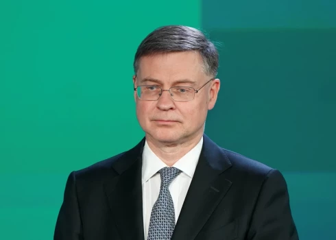 Валдис Домбровскис призвал срочно пересмотреть расходы Rail Baltica.