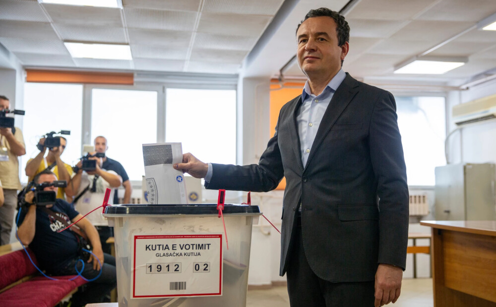 Kosovas parlamenta pirmstermiņa vēlēšanās vadībā Kurti parti