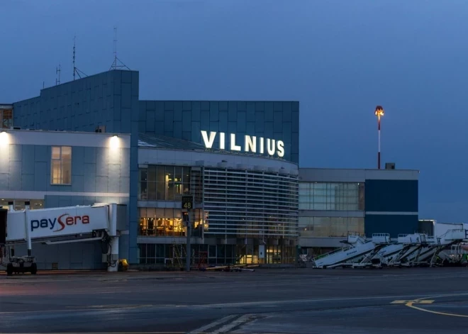 Kontrabandas balonu dēļ paralizēts Viļņas lidostas darbs