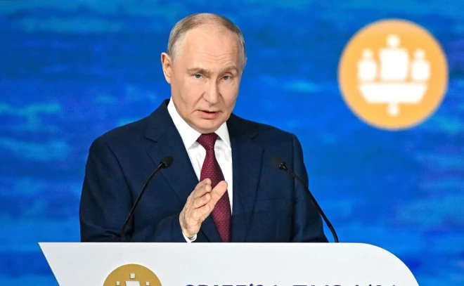 "Karadarbība beigsies, kad būsim sasnieguši mērķus, ko esam sev izvirzījuši,” no tribīnes forumā pauda Vladimirs Putins, noraidot Zelenska aicinājumu uz miera sarunām.