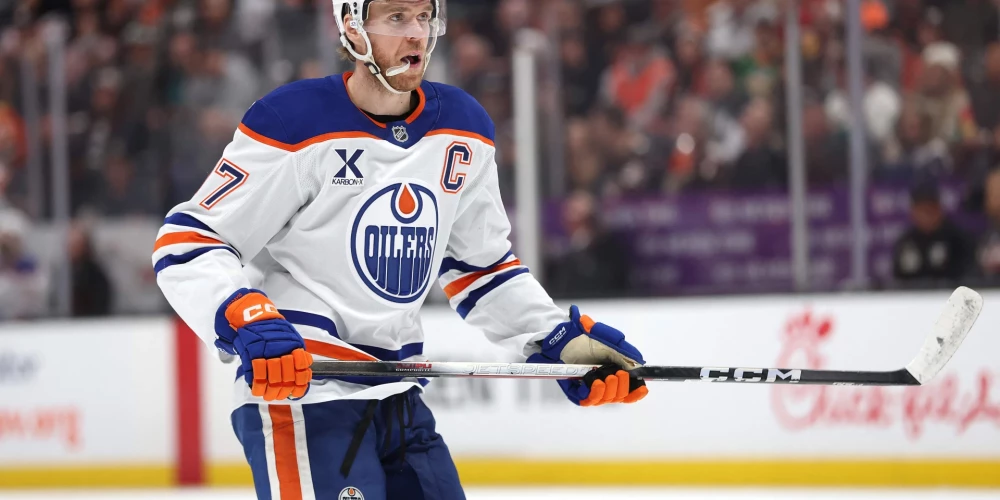 Edmontonas "Oilers" kapteinis Konors Makdeivids.