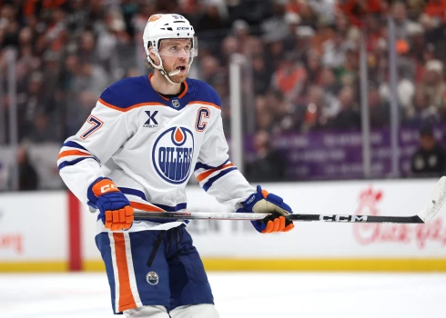 Edmontonas "Oilers" kapteinis Konors Makdeivids.