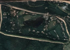Ukrainas uzbrukumā jūras spēku bāzei netālu no Sanktpēterburgas sadedzinātas 5000 tonnas Krievijas munīcijas; liesmas bija redzamas pat no kosmosa