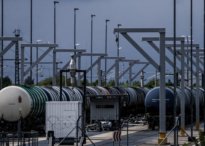 Izraēlai un Irānai apmainoties triecieniem, pasaules biržās strauji pieaug naftas cenas