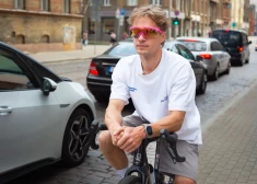 Toms Alsbergs: “Ar velosipēdu es esmu karalis pats sev”. VIDEO