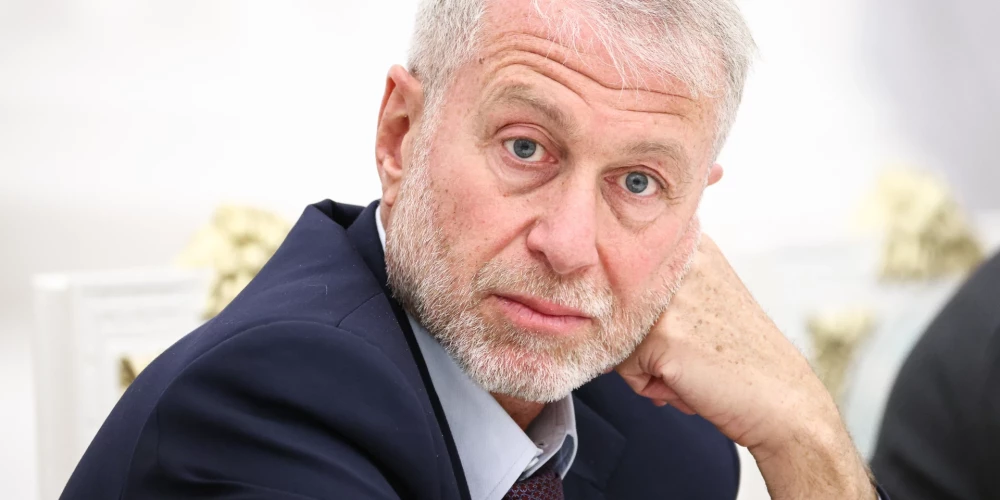 Роман Абрамович остается одним из немногих российских предпринимателей, сохраняющих рабочие контакты как с Москвой, так и с Киевом.