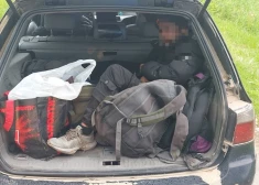 Nedēļas nogalē par nelikumīgi valsts robežu šķērsojušu personu pārvadāšanu aizturētas četras personas