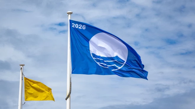 Ventspils pludmalē jau 28. reizi pacelts Zilais karogs.