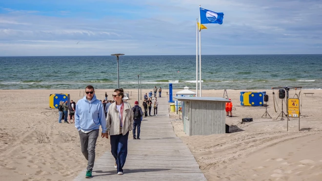 Ventspils pludmalē jau 28. reizi pacelts Zilais karogs.