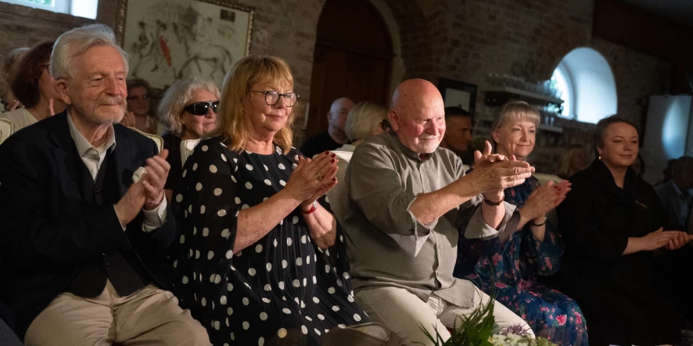 Ar krāšņu koncertu Mazajā Mežotnes pilī nosvinēta komponista Pētera Vaska jubileja.