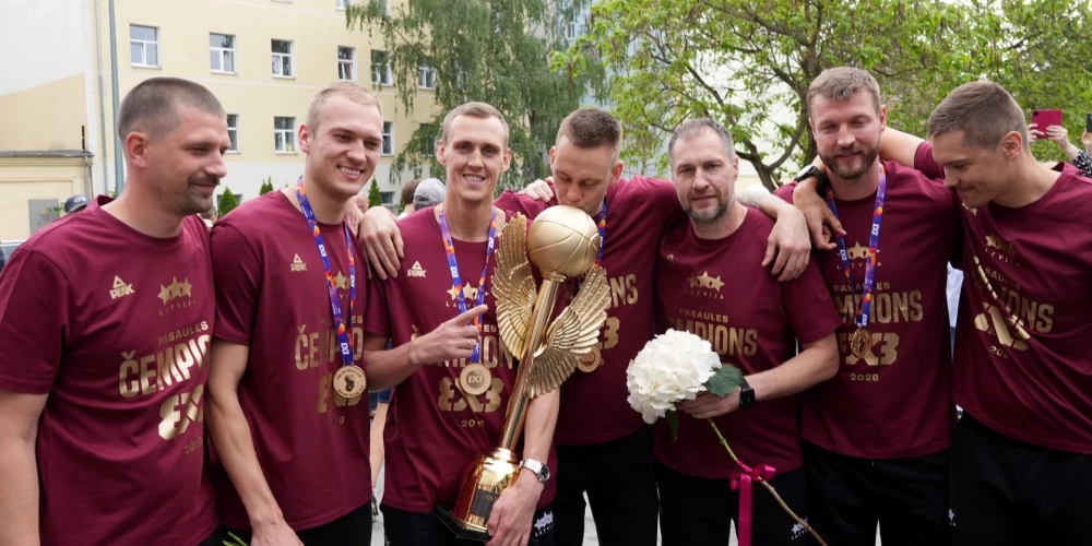 Чемпионов приветствовали музыкальными выступлениями и поздравительными речами.