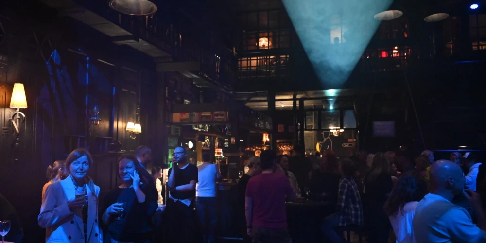 Kultūras nams “Wiktorija” ir vieta, kur mūzika, kino, teātris un citi mākslas piedzīvojumi savijas harmoniskā saspēlē. Šeit mīt Liepājas neatkarīgais gars — cilvēkos, kas šo namu piepilda, notikumos, kas iedvesmo, unikālajā interjerā un valdzinošajā vasaras koncertdārzā.