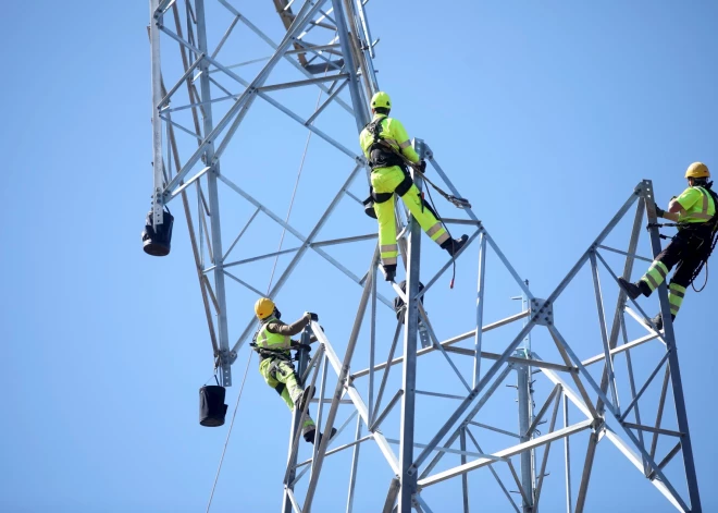 "Sadales tīkls" noliedz saistību starp elektrības pārrāvumiem un dronu apdraudējumu
