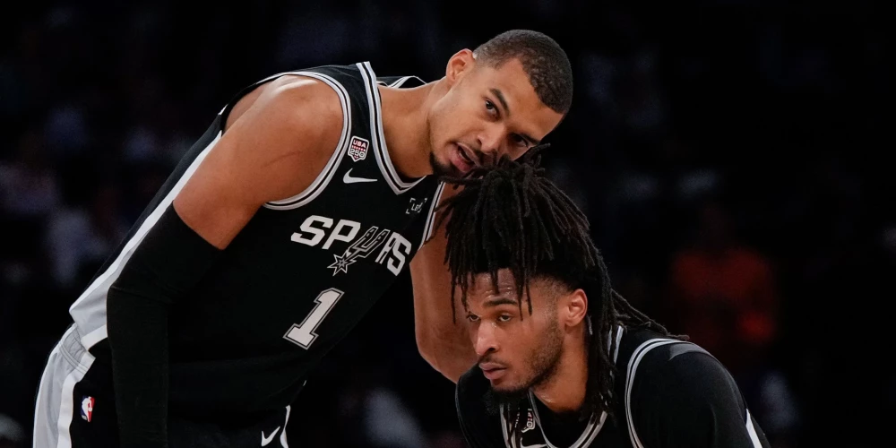 Viktors Vembanjama ar Stefonu Kāstlu nodrošināja "Spurs" pirmo uzvaru.
