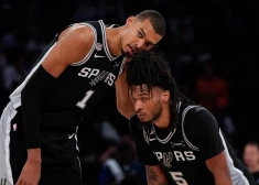 Trampa klātbūtnē "Spurs" pārtrauc "Knicks" uzvaru sēriju NBA "play off", Ņujorkā izceļas nekārtības