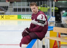 Ņujorka vai Sietla? NHL apskatniekiem dalās domas, kura komanda draftā izvēlēsies Albertu Šmitu