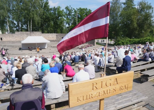 Latvijas politiski represēto personu salidojums kā ik gadu augustā arī pērn norisinājās  Ikšķiles brīvdabas estrādē.