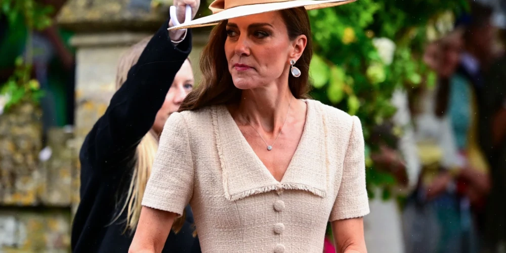 Princese Ketrīna karaliskajās kāzās sastop savu bijušo draugu.