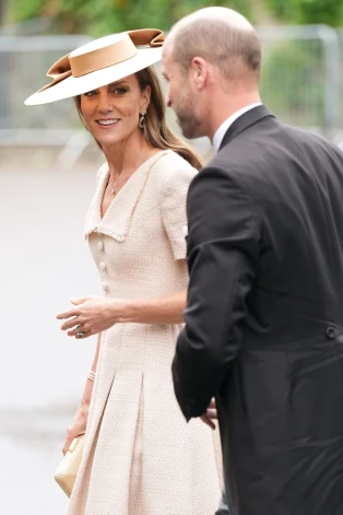 Princese Ketrīna un princis Viljams kāzās.