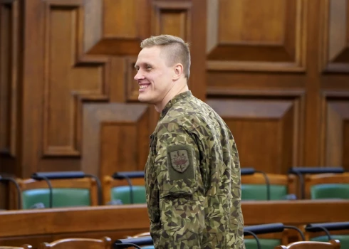 Янис Домбрава решил времени не терять.
