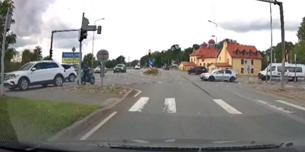 Negadījuma vieta Ogrē (ekrānuzņēmums no video)