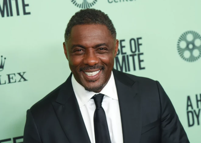 Idriss Elba izslēdz savu kandidatūru, jo "skatītāji nekad nepieņems tumšādainu Džeimsu Bondu"