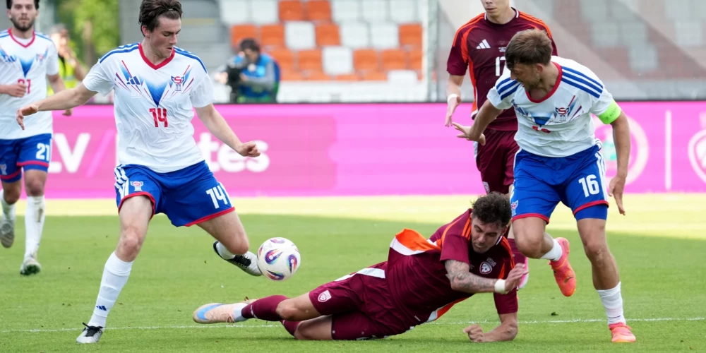 Baltijas kausa spēle futbolā vīriešiem starp Latvijas un Fēru salu izlasēm "LNK" Sporta parkā.