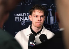 Latviešu hokeja talants Alberts Šmits vēl pirms NHL drafta saņem prestižu līgas balvu