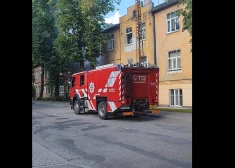 В Риге из горящей квартиры спасли трех человек: один пострадавший передан медикам