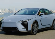 Elektrisku vai pa pusei? Pirmais brauciens ar jauno Lexus ES