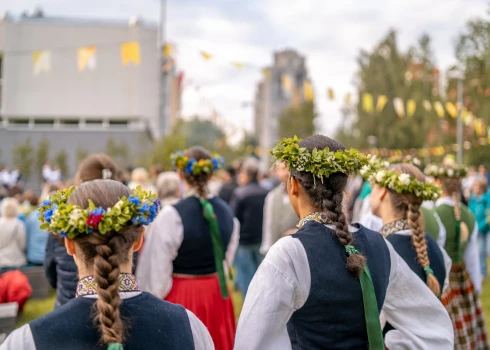 Aicina svinēt vasaras saulgriežus pasākumā “Tur, kur Līgo zāles dej”.