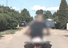 Iereibis vīrietis ar bērnu uz kvadricikla bēg no policijas Bauskā, pēc tam sāk trakot. VIDEO