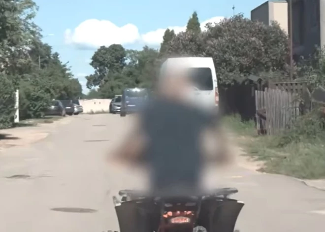 ВИДЕО: в Бауске отец с малолетним сыном пытался скрыться от полиции на квадроцикле