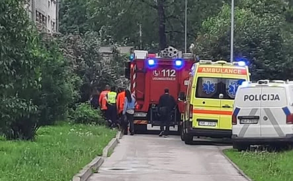Vecmīlgrāvī kādā daudzdzīvokļu namā atrasts miris cilvēks