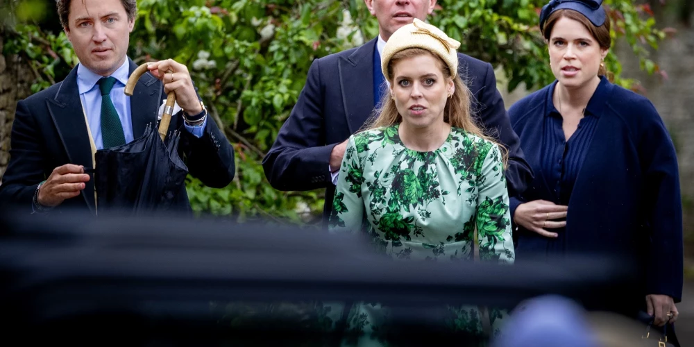 Princeses Beatrise un Eiženija kopā ar vīriem apmeklē brālēna Pītera Filipsa kāzas ar Harietu Sperlingu, kas notika 2026. gada 6. jūnijā.