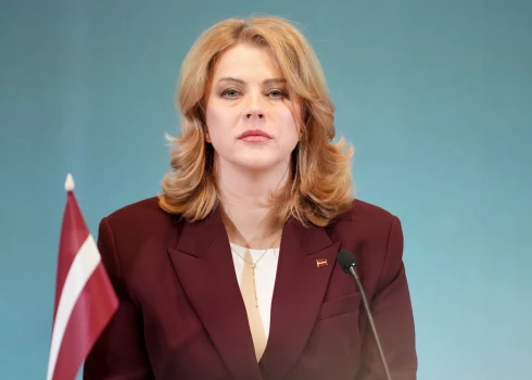 Экс-премьер Эвика Силиня отвергла обвинения в расточительности.